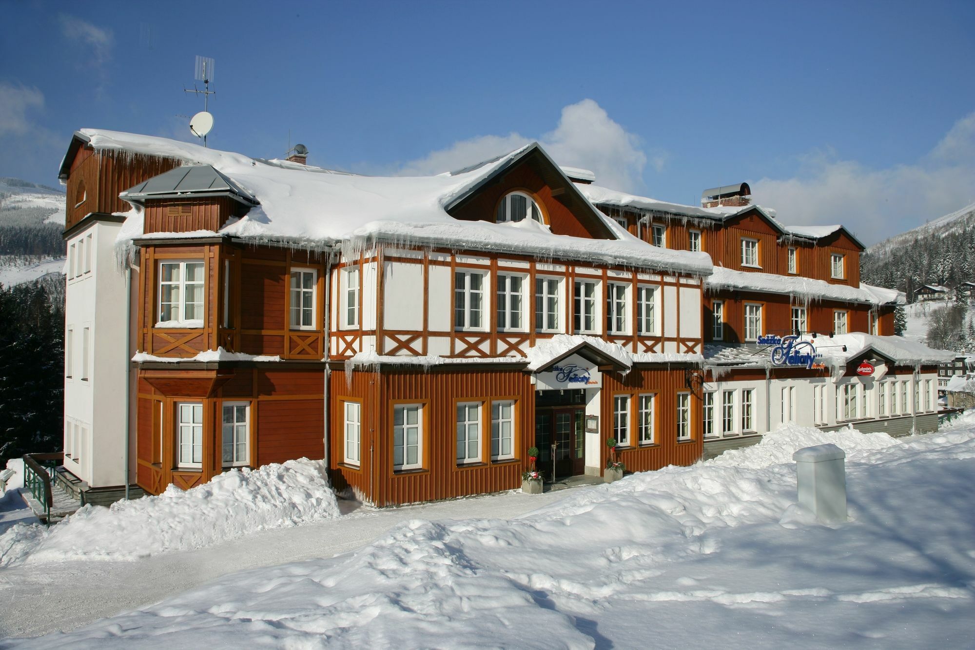 Hotel Snezka Špindlerŭv Mlýn Buitenkant foto