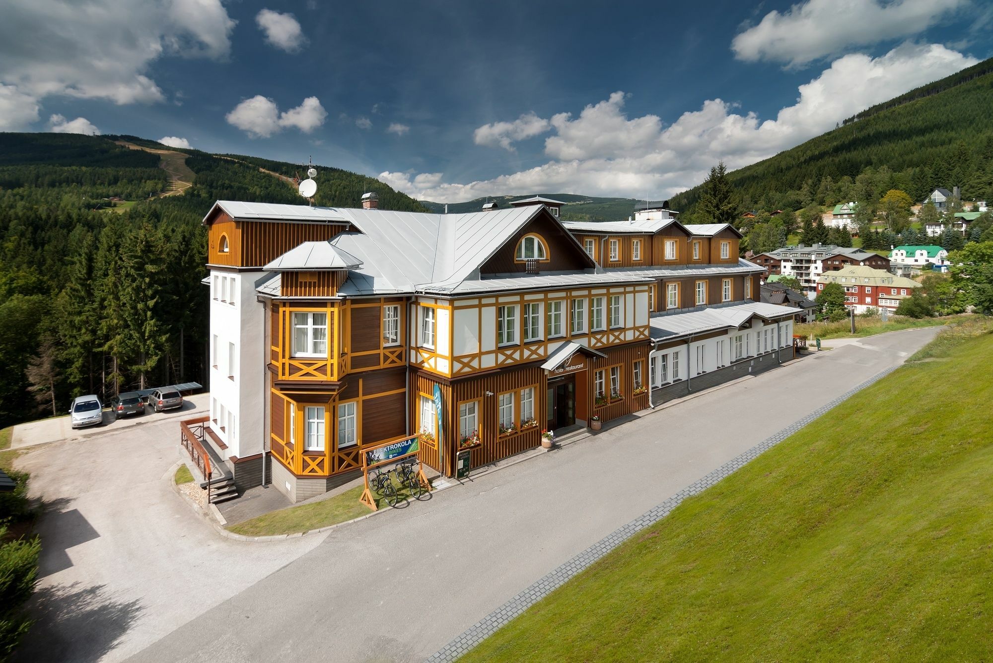 Hotel Snezka Špindlerŭv Mlýn Buitenkant foto